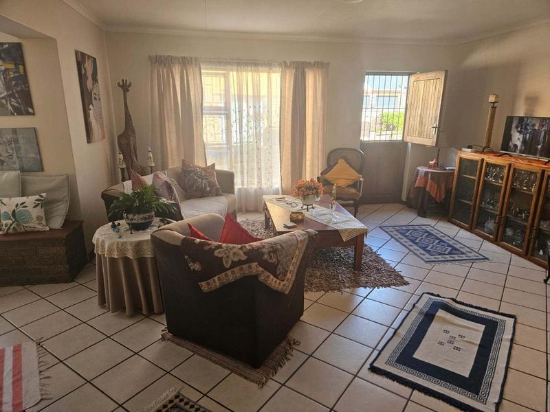 2 Bedroom Property for Sale in Heiderand Western Cape